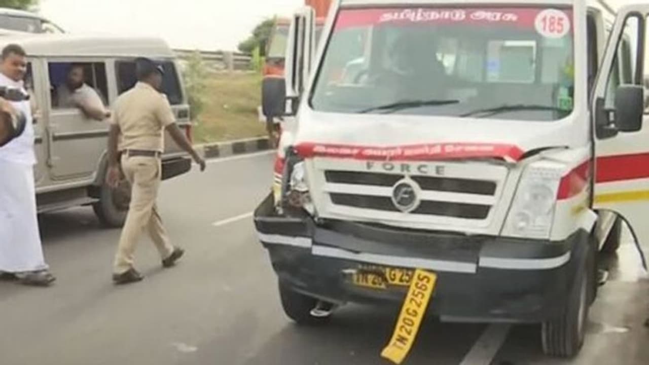 மாணவியின் உடலை எடுத்து சென்ற ஆம்புலன்ஸ் விபத்தில் சிக்கியது.. 