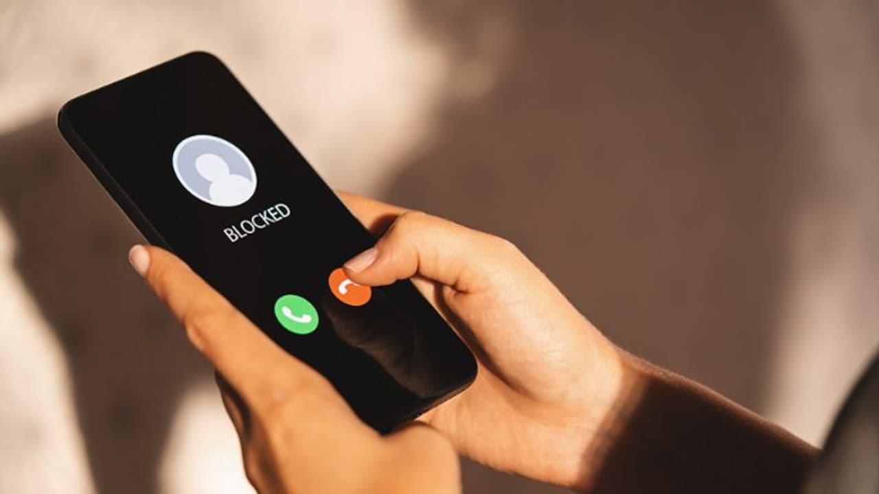 'ഒരു കോള് ചെയ്യാനാ, ഫോണ് തരാമോ ?'; അതിഥി തൊഴിലാളിയുടെ മൊബൈലുമായി ഓട്ടോ ഡ്രൈവർ മുങ്ങി 'ഒരു കോള് ചെയ്യാനാ, ഫോണ് തരാമോ ?'; അതിഥി തൊഴിലാളിയുടെ മൊബൈലുമായി ഓട്ടോ ഡ്രൈവർ മുങ്ങി