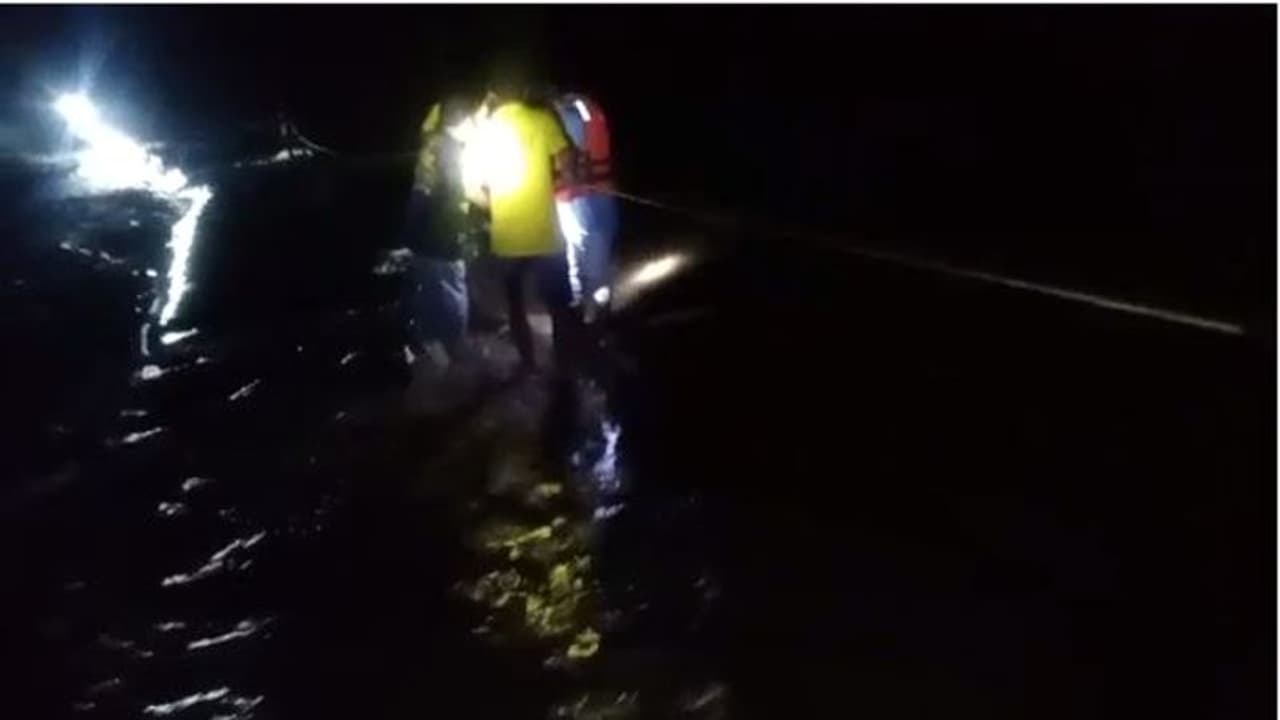 पिकनिक मनाने गए थे छह दोस्त, नाले में तीन फीट पानी था, लौटे तो हुआ 8 फीट, मदद के लिए बुलाना पड़ी रेस्क्यू टीम