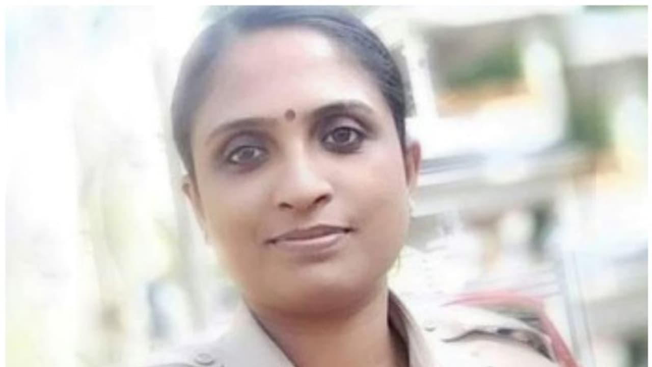 ഇരുചക്ര വാഹനത്തിൽ കാർ ഇടിച്ച് അപകടം; ചികിത്സയിലിരിക്കെ പൊലീസ് ഉദ്യോഗസ്ഥ മരിച്ചു