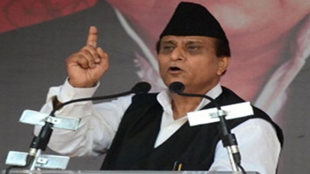 आजम खां ने बिना नाम लिए सीएम योगी पर कसा तंज, बोले 'नमाज कहां पढ़ी जाए ये राजा के दिल पर निर्भर करता' आजम खां ने बिना नाम लिए सीएम योगी पर कसा तंज, बोले 'नमाज कहां पढ़ी जाए ये राजा के दिल पर निर्भर करता'