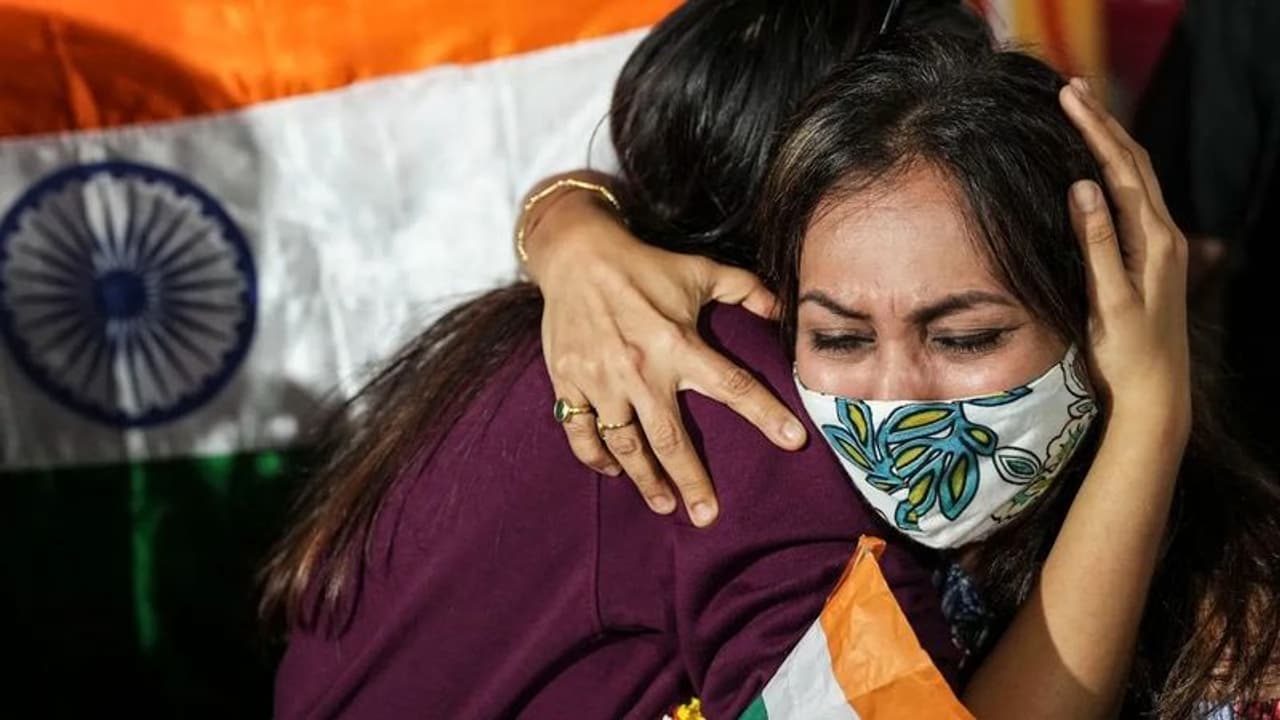  உக்ரைனில் இருந்து வந்த மாணவர்கள் இந்தியாவில் மருத்துவ கல்வி தொடர முடியாது... மத்திய அரசு அதிர்ச்சி. 