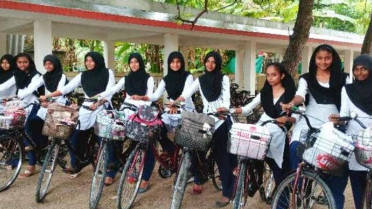 ലക്ഷദ്വീപിലെ സ്കൂളുകളിൽ ഉച്ചഭക്ഷണത്തിന് മാംസാഹാരം തുടരും: നിര്‍ദേശവുമായി ദ്വീപ് ഭരണകൂടം 