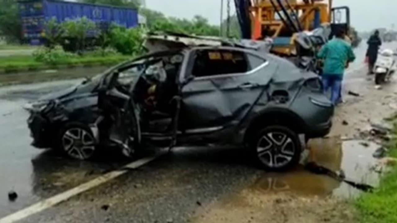 जयपुर दिल्ली हाईवे पर खतरनाक एक्सीडेंट: चकनाचूर हो गईं कारें, किसी का हाथ कटा तो किसी की गर्दन हो गई अलग जयपुर दिल्ली हाईवे पर खतरनाक एक्सीडेंट: चकनाचूर हो गईं कारें, किसी का हाथ कटा तो किसी की गर्दन हो गई अलग