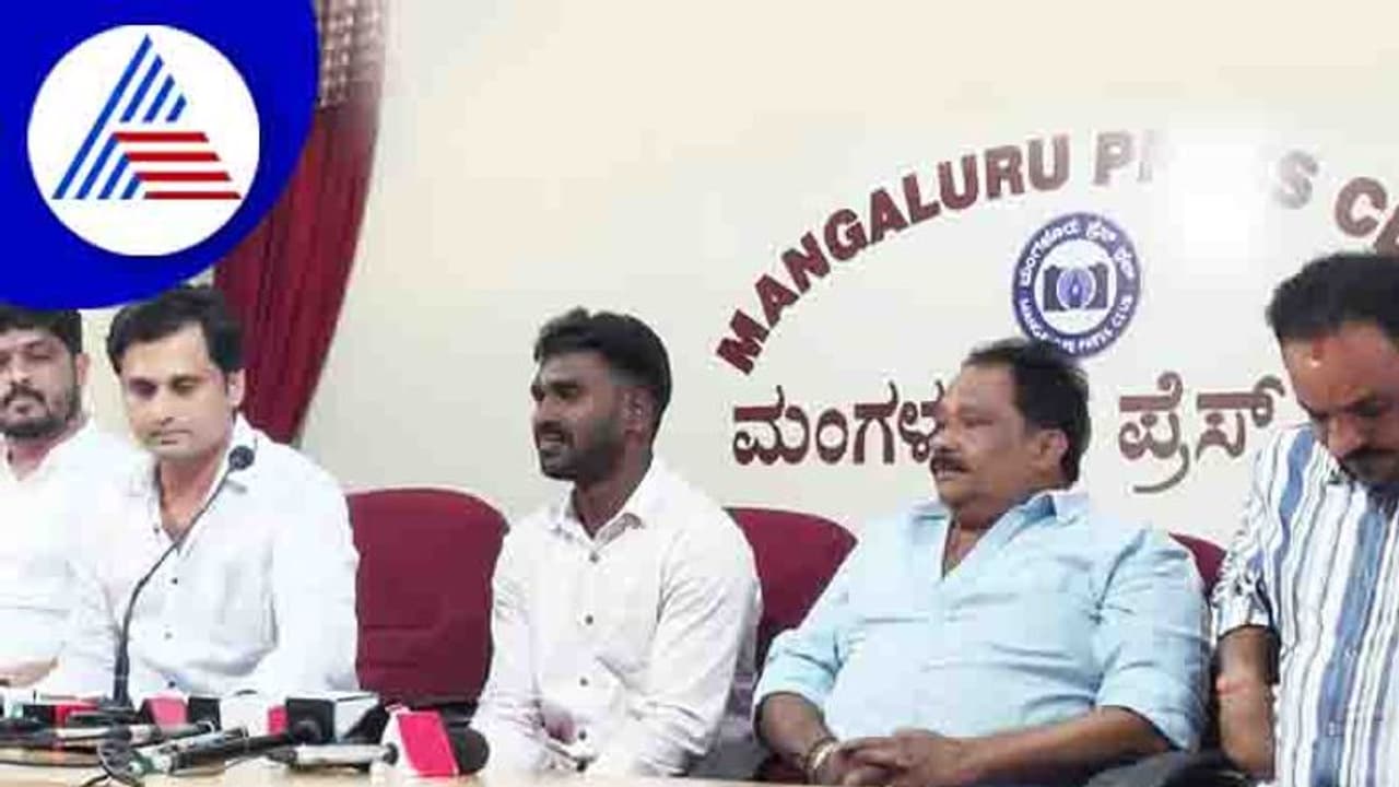 ಕಂಬಳ ವಿವಾದ: ಸಿನಿಮಾದಲ್ಲಿ ನಟಿಸಲು ಒಪ್ಪದ ಕಾರಣಕ್ಕೆ ಸುಳ್ಳು ಆರೋಪ: ಶ್ರೀನಿವಾಸ ಗೌಡ ಸ್ಪಷ್ಟನೆ ಕಂಬಳ ವಿವಾದ: ಸಿನಿಮಾದಲ್ಲಿ ನಟಿಸಲು ಒಪ್ಪದ ಕಾರಣಕ್ಕೆ ಸುಳ್ಳು ಆರೋಪ: ಶ್ರೀನಿವಾಸ ಗೌಡ ಸ್ಪಷ್ಟನೆ