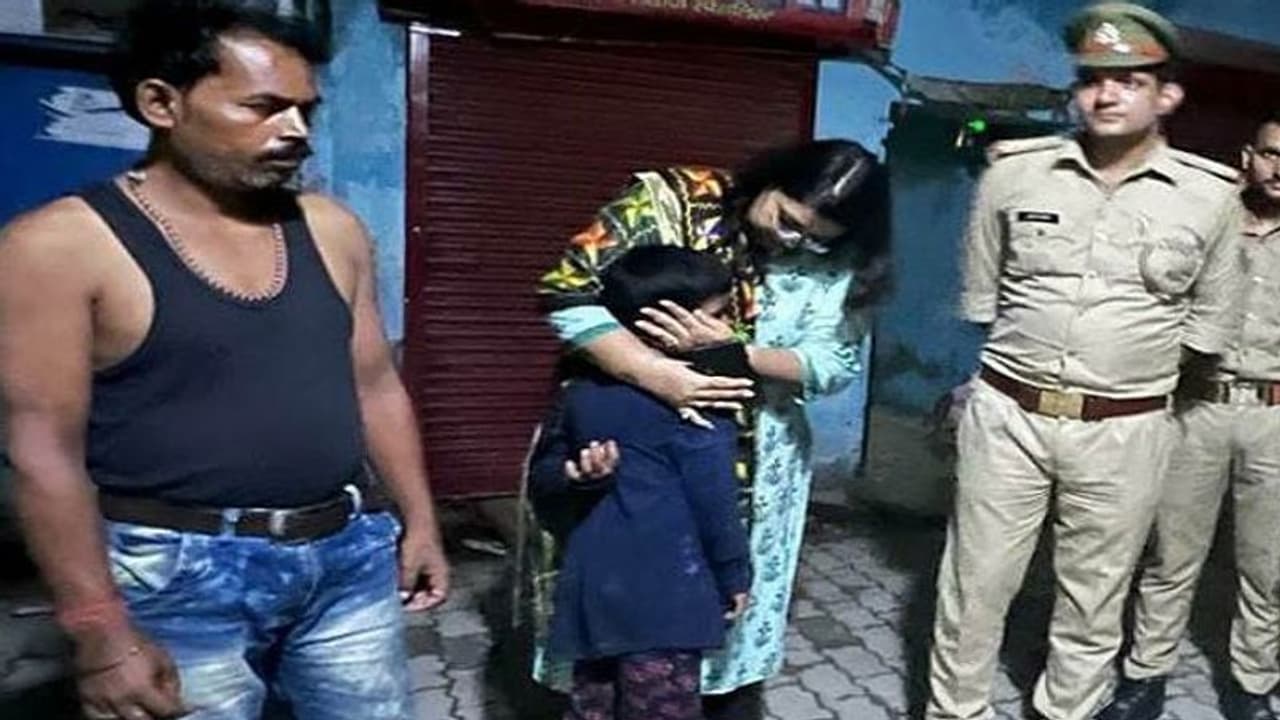 पिता की याद आई तो दिल्ली से अकेले ही रवाना हो गई 8 साल की पायल, बस में छिपकर बैठ ऐसे पहुंची कानपुर