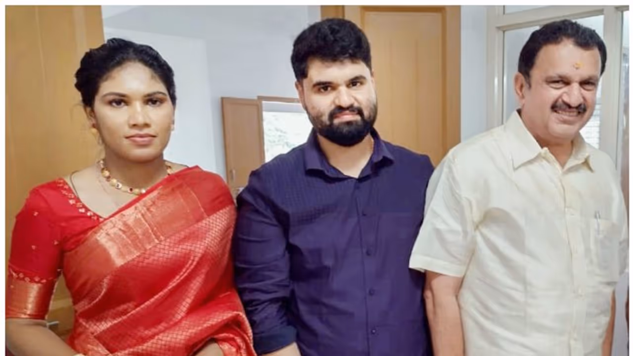 'എല്ലാ സ്നേഹവും പ്രാർത്ഥനയും എന്‍റെ മകനും മകൾക്കും ഉണ്ടാകണം'; മകന്‍റെ വിവാഹ വാർത്ത പങ്കുവച്ച് കെ മുരളീധരൻ