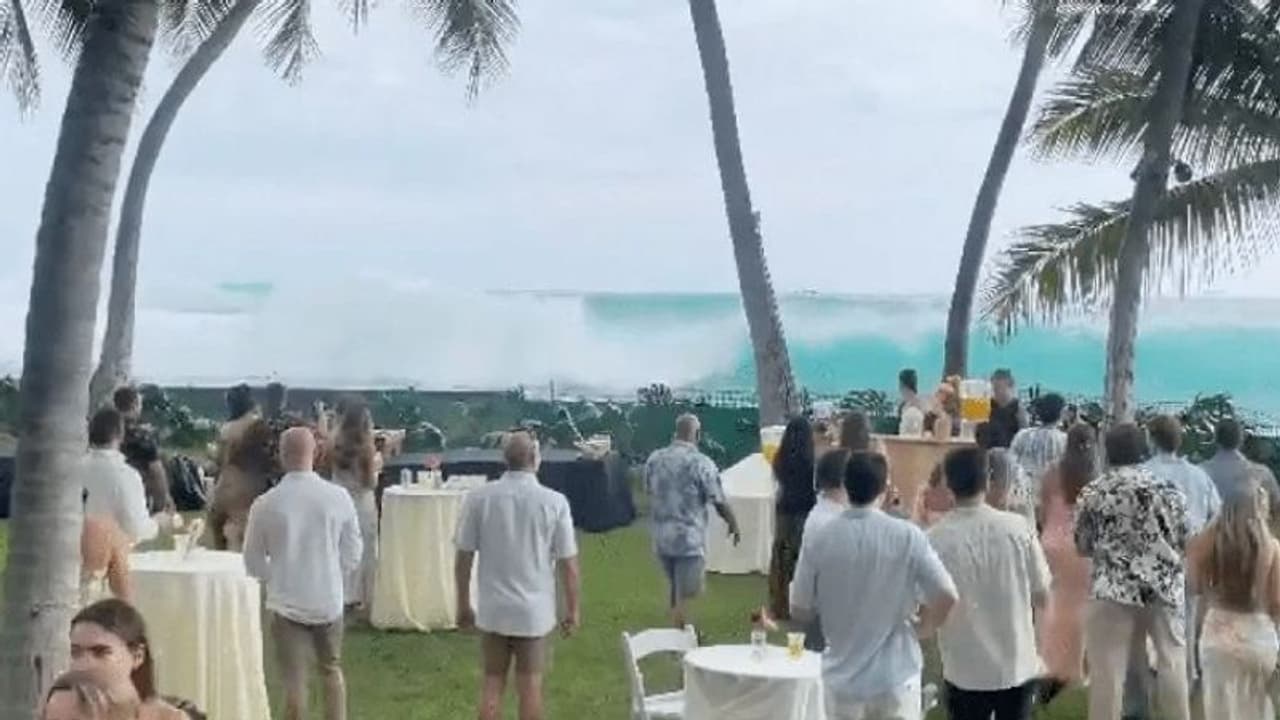 Wedding Party : വിവാഹ പാര്‍ട്ടി നടക്കുന്നിടത്തേക്ക് കൂറ്റൻ തിര ആ‍ഞ്ഞടിച്ചു; വീഡിയോ