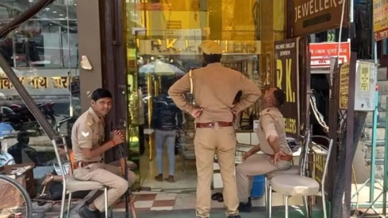 लखनऊ: सर्राफा कारोबारी को जेल के बाहर से भेजा गया था भमकी भरा पत्र, हुआ नया खुलासा लखनऊ: सर्राफा कारोबारी को जेल के बाहर से भेजा गया था भमकी भरा पत्र, हुआ नया खुलासा