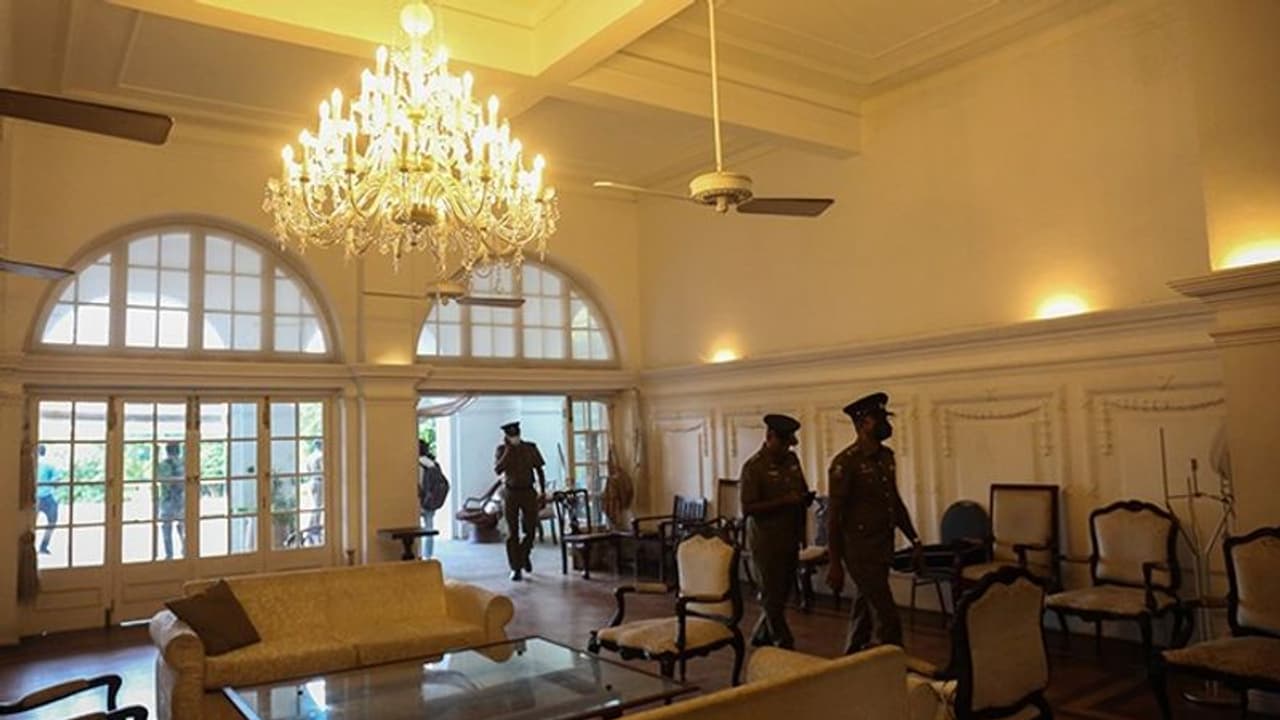 श्रीलंका से आई बुरी खबर, राष्ट्रपति और प्रधानमंत्री आवास की जांच के बाद पुलिस ने किया चौंकाने वाला खुलासा श्रीलंका से आई बुरी खबर, राष्ट्रपति और प्रधानमंत्री आवास की जांच के बाद पुलिस ने किया चौंकाने वाला खुलासा
