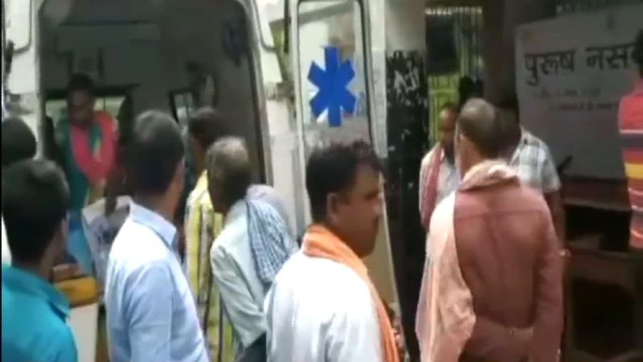 मासूमों पर कहर बनकर टूटी आकाशीय बिजली..15 स्कूली बच्चे घायल, शिक्षा मंत्री भी हाल जानने को रांची से रवाना मासूमों पर कहर बनकर टूटी आकाशीय बिजली..15 स्कूली बच्चे घायल, शिक्षा मंत्री भी हाल जानने को रांची से रवाना