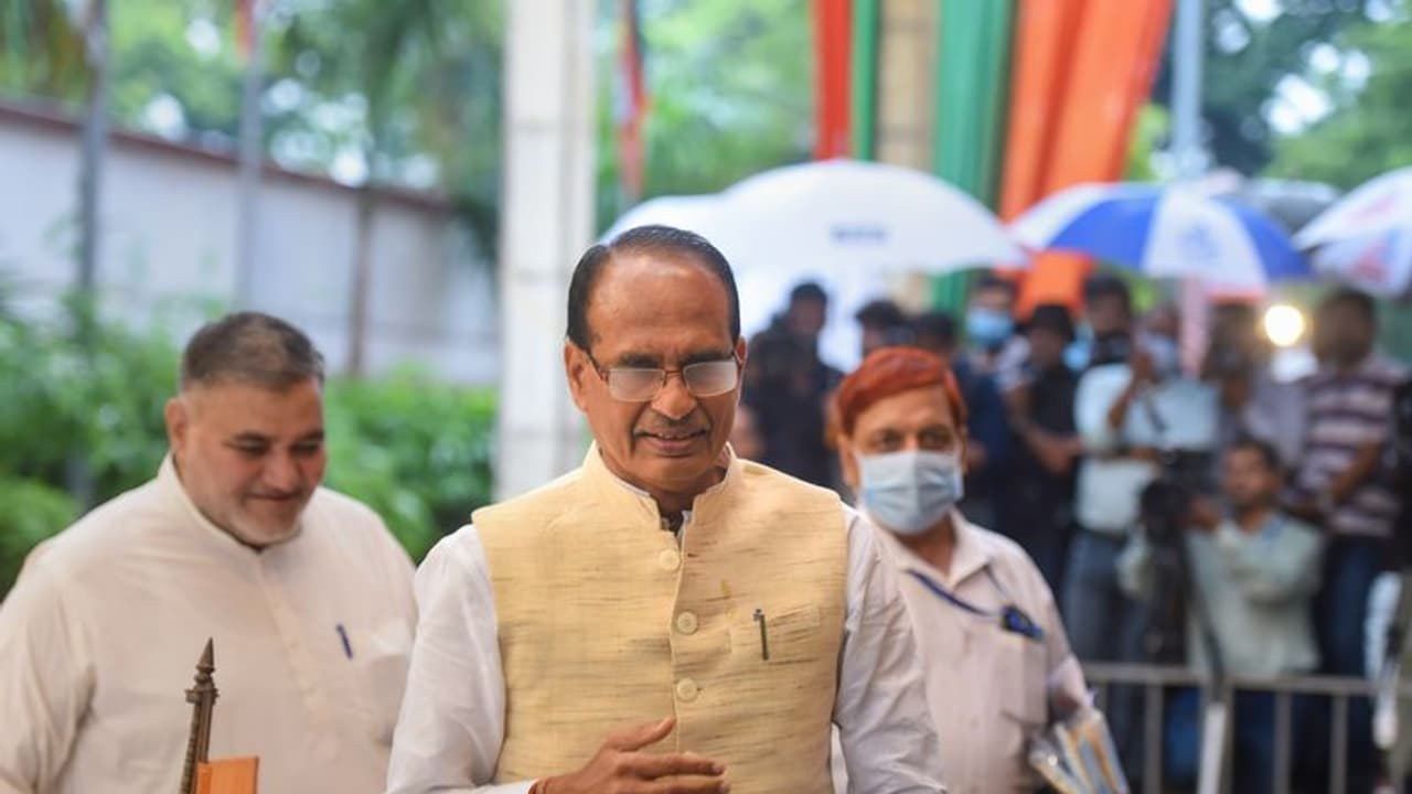 शिवराज ने कहा स्वच्छ सर्वेक्षण ग्रामीण 2022 में मप्र को पश्चिम क्षेत्र में प्रथम स्थान मिलना गर्व की बात शिवराज ने कहा स्वच्छ सर्वेक्षण ग्रामीण 2022 में मप्र को पश्चिम क्षेत्र में प्रथम स्थान मिलना गर्व की बात