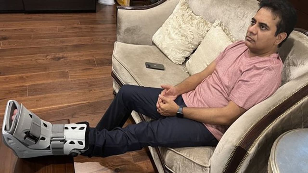 మంత్రి కేటీఆర్ కాలికి గాయం.. మూడు వారాలు రెస్ట్లోనే మంత్రి కేటీఆర్ కాలికి గాయం.. మూడు వారాలు రెస్ట్లోనే