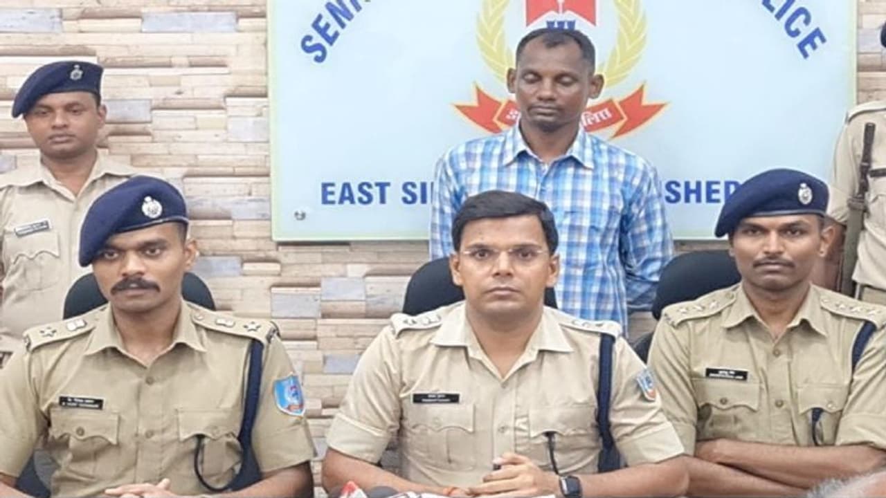 जमशेदपुर तिहरा हत्याकांड: लव अफेयर के चक्कर में ली जान, बचाने आई बेटी को भी निपटाया, SSP का ड्रायवर ही आरोपी जमशेदपुर तिहरा हत्याकांड: लव अफेयर के चक्कर में ली जान, बचाने आई बेटी को भी निपटाया, SSP का ड्रायवर ही आरोपी