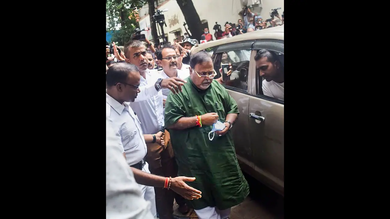 পার্থ চট্টোপাধ্য়ায়ের পরবর্তী গন্তব্য ভূবনেশ্বর AIIMS, SSKM এ ঘোর আপত্তি ED র পার্থ চট্টোপাধ্য়ায়ের পরবর্তী গন্তব্য ভূবনেশ্বর AIIMS, SSKM এ ঘোর আপত্তি ED র