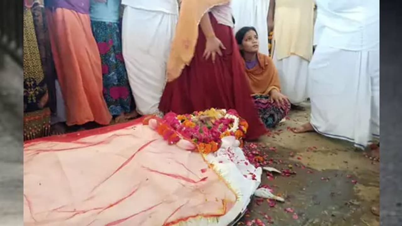 संत के आत्मदाह के मामले में घिरी राजस्थान सरकार, BJP अध्यक्ष जेपी नड्डा ने बनाई हाईलेवल जांच कमेटी संत के आत्मदाह के मामले में घिरी राजस्थान सरकार, BJP अध्यक्ष जेपी नड्डा ने बनाई हाईलेवल जांच कमेटी