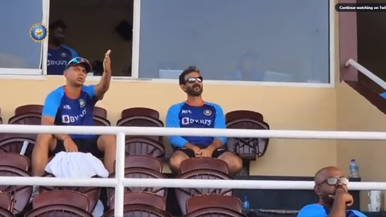 സിറാജിന്റെ വൈഡ് കണ്ട് രോഷമടക്കാനാവാതെ ദ്രാവിഡ് വീഡിയോ സിറാജിന്റെ വൈഡ് കണ്ട് രോഷമടക്കാനാവാതെ ദ്രാവിഡ് വീഡിയോ