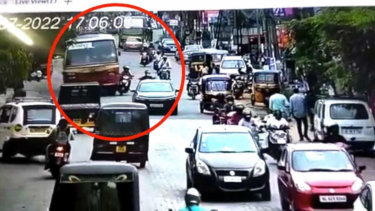 ആലപ്പുഴയിലെ അപകടം: കെഎസ്ആർടിസി ഡ്രൈവറുടെ ലൈസൻസ് സസ്പെന്റ് ചെയ്യും; ഗുരുതര വീഴ്ചയെന്ന് മോട്ടോർ വാഹന വകുപ്പ്