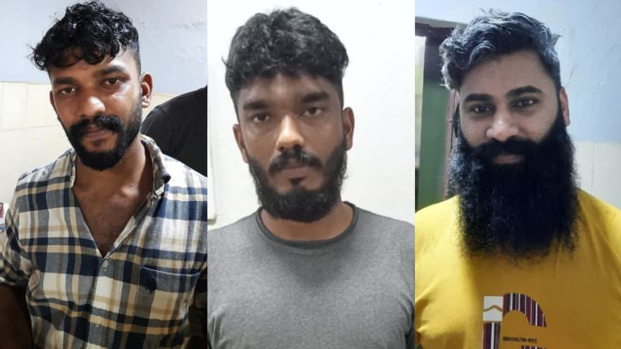സ്വർണ്ണക്കടത്തുമായി ബന്ധപ്പെട്ട് യുവാവിനെ തട്ടിക്കൊണ്ടുപോകാൻ ശ്രമം; കോഴിക്കോട്ട് മൂന്നംഗസംഘം പിടിയിൽ സ്വർണ്ണക്കടത്തുമായി ബന്ധപ്പെട്ട് യുവാവിനെ തട്ടിക്കൊണ്ടുപോകാൻ ശ്രമം; കോഴിക്കോട്ട് മൂന്നംഗസംഘം പിടിയിൽ