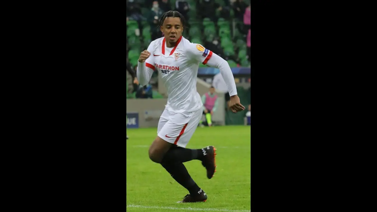 Jules Kounde holds out on Chelsea transfer; waiting for Barcelona move after Xavi phone call Jules Kounde holds out on Chelsea transfer; waiting for Barcelona move after Xavi phone call