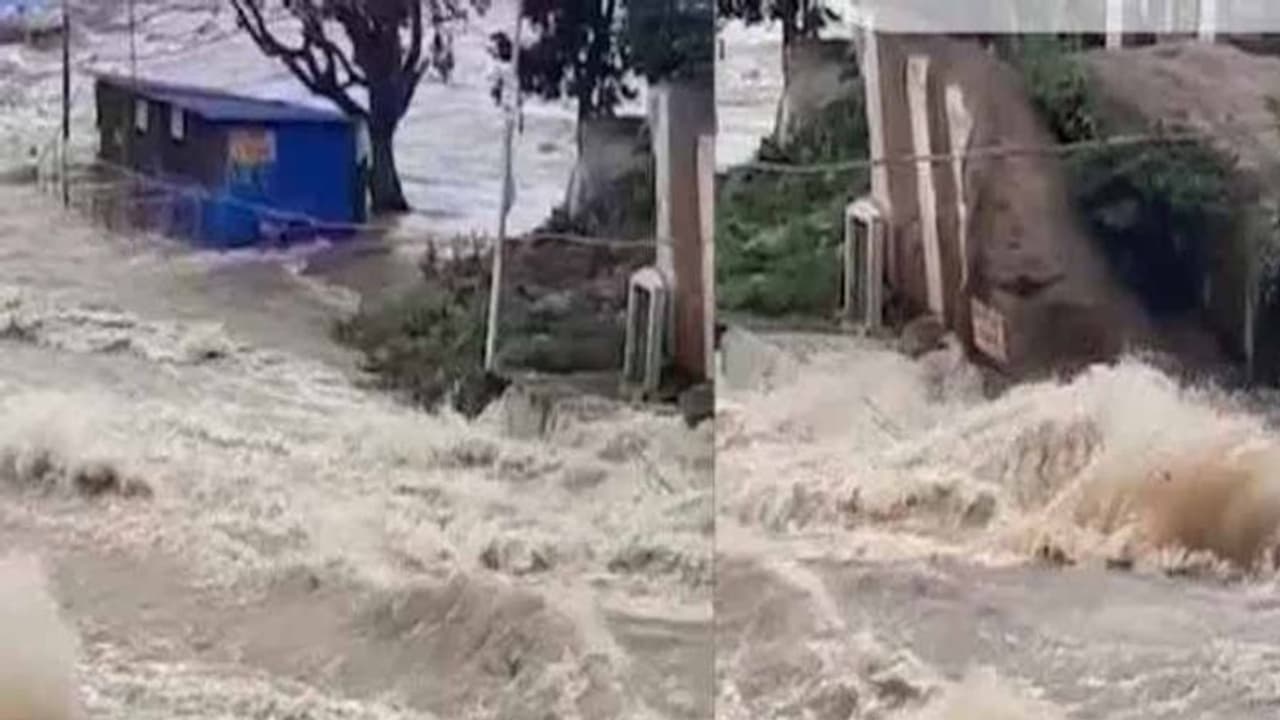 మంజీరాకు పోటెత్తిన వరద: ఏడుపాయల ఆలయం తాత్కాలికంగా మూసివేత మంజీరాకు పోటెత్తిన వరద: ఏడుపాయల ఆలయం తాత్కాలికంగా మూసివేత