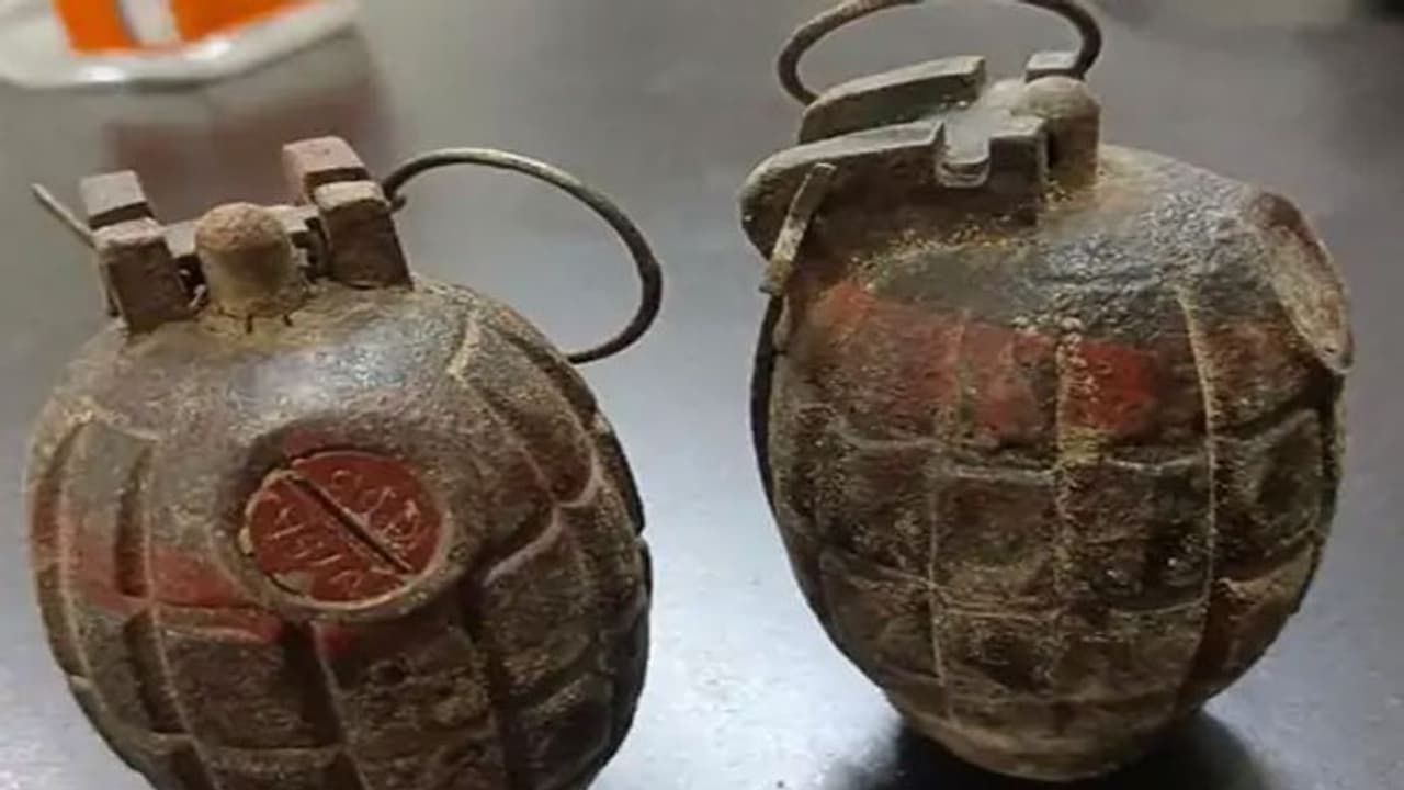 गंगा किनारे जिंदा हैंड ग्रेनेड बेचने जमा हुए थे 6 लोग, यूपी एसटीएफ ने रंगे हाथों पकड़ा, जानें पूरा मामला गंगा किनारे जिंदा हैंड ग्रेनेड बेचने जमा हुए थे 6 लोग, यूपी एसटीएफ ने रंगे हाथों पकड़ा, जानें पूरा मामला