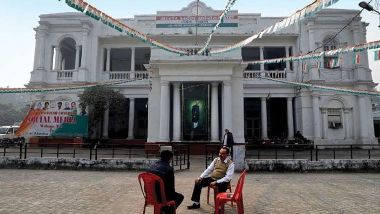 कांग्रेस दफ्तर में मिली भाजपा की वो चीज, जिसे जान हर कोई हैरान, लोगों ने पूछा यहां तक कैसे पहुंची कांग्रेस दफ्तर में मिली भाजपा की वो चीज, जिसे जान हर कोई हैरान, लोगों ने पूछा यहां तक कैसे पहुंची