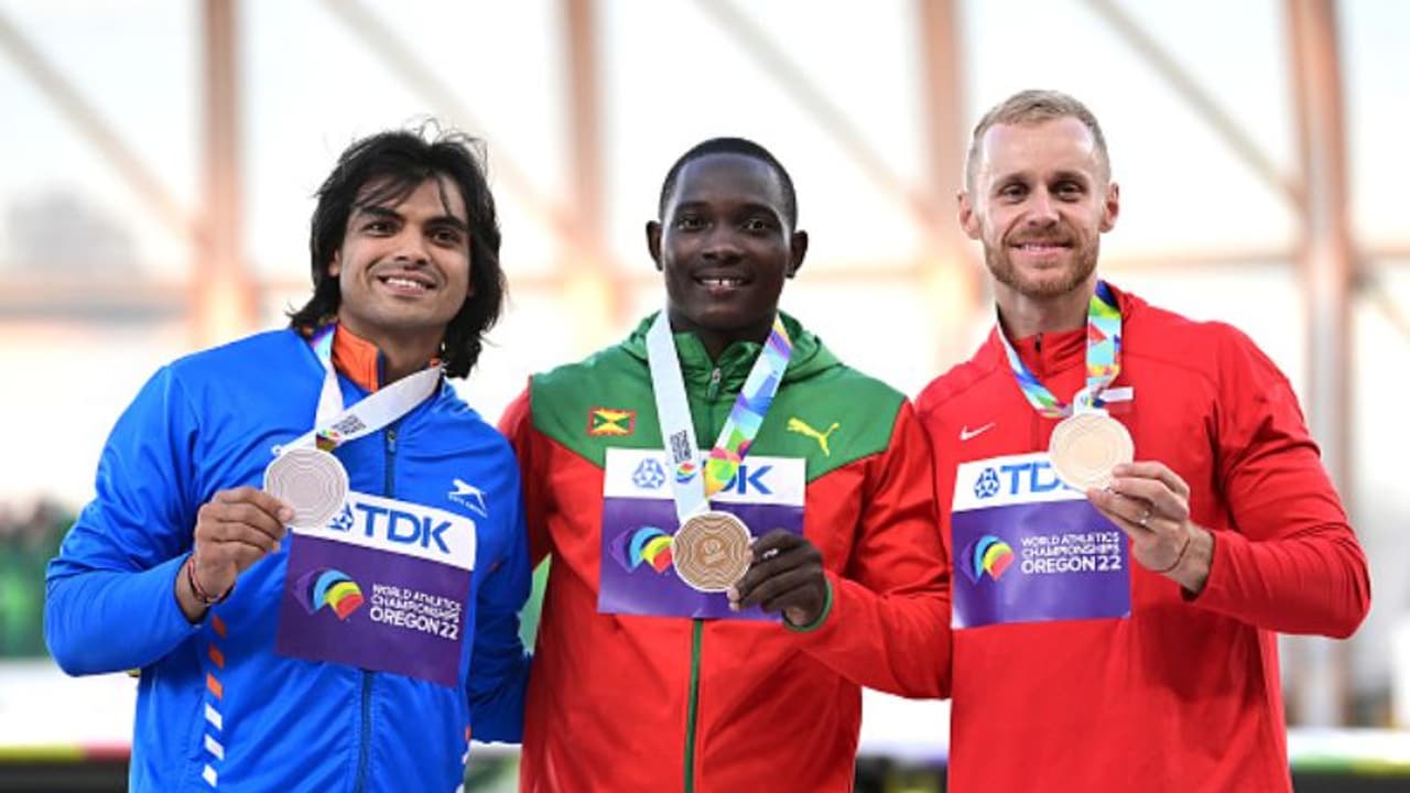 মায়ের নাচ বাবার চোখে জল, নীরজের পদক জয়ে উৎসব পানিপথে, দেখুন ভিডিও মায়ের নাচ বাবার চোখে জল, নীরজের পদক জয়ে উৎসব পানিপথে, দেখুন ভিডিও