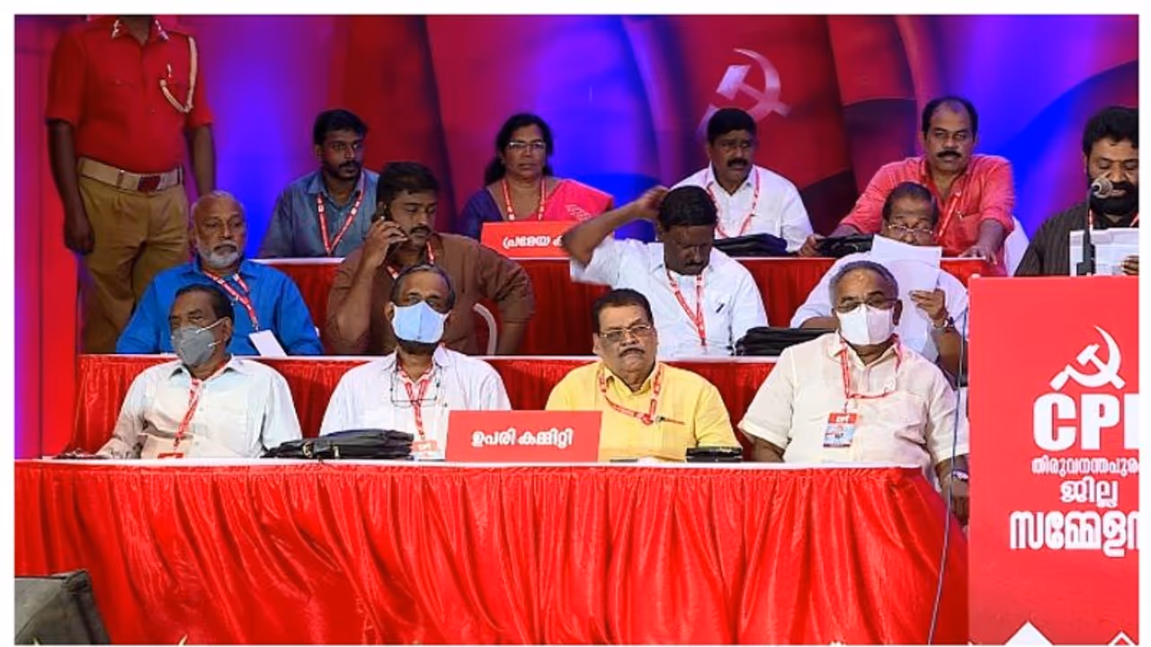 'ഇടത് സർക്കാരിനെ പിണറായി സർക്കാരെന്ന് സിപിഎം ബ്രാന്‍റ് ചെയ്യുന്നു', സിപിഐയിൽ കടുത്ത അതൃപ്തി