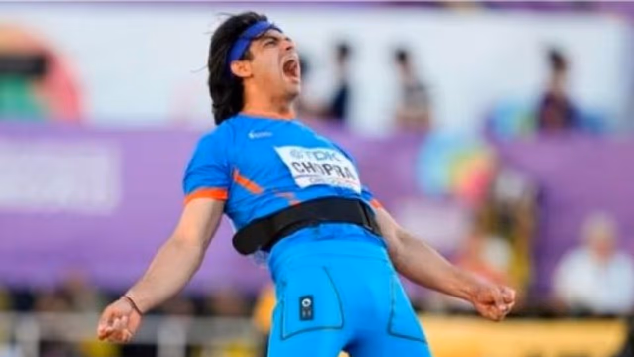 भाला फेंकने के साथ ही नीरज को पता चल गया यह कितनी दूर जाएगा, वीडियो में देखिए दहाड़ कर कैसा दिया था रिएक्शन भाला फेंकने के साथ ही नीरज को पता चल गया यह कितनी दूर जाएगा, वीडियो में देखिए दहाड़ कर कैसा दिया था रिएक्शन