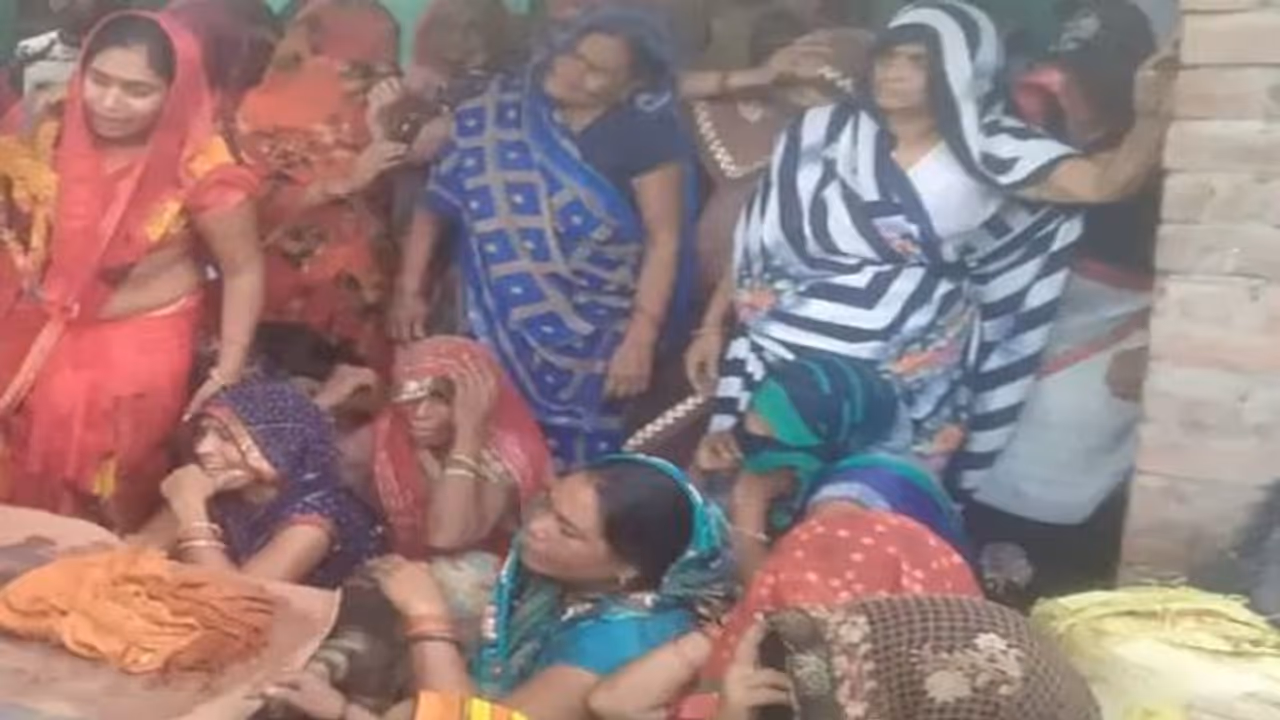 घर के बाहर सो रहे किसान की बदमाशों ने बेरहमी से की हत्या, ताबड़तोड़ हमले के बाद परिवार तक नहीं पहुंच पाई चीख घर के बाहर सो रहे किसान की बदमाशों ने बेरहमी से की हत्या, ताबड़तोड़ हमले के बाद परिवार तक नहीं पहुंच पाई चीख