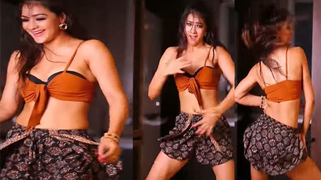 नम्रता मल्ला ने ऑरेंज ब्रा और छोटी सी निकर में किया गली मोहल्ले वाला डांस, कहा How’s that नम्रता मल्ला ने ऑरेंज ब्रा और छोटी सी निकर में किया गली मोहल्ले वाला डांस, कहा How’s that