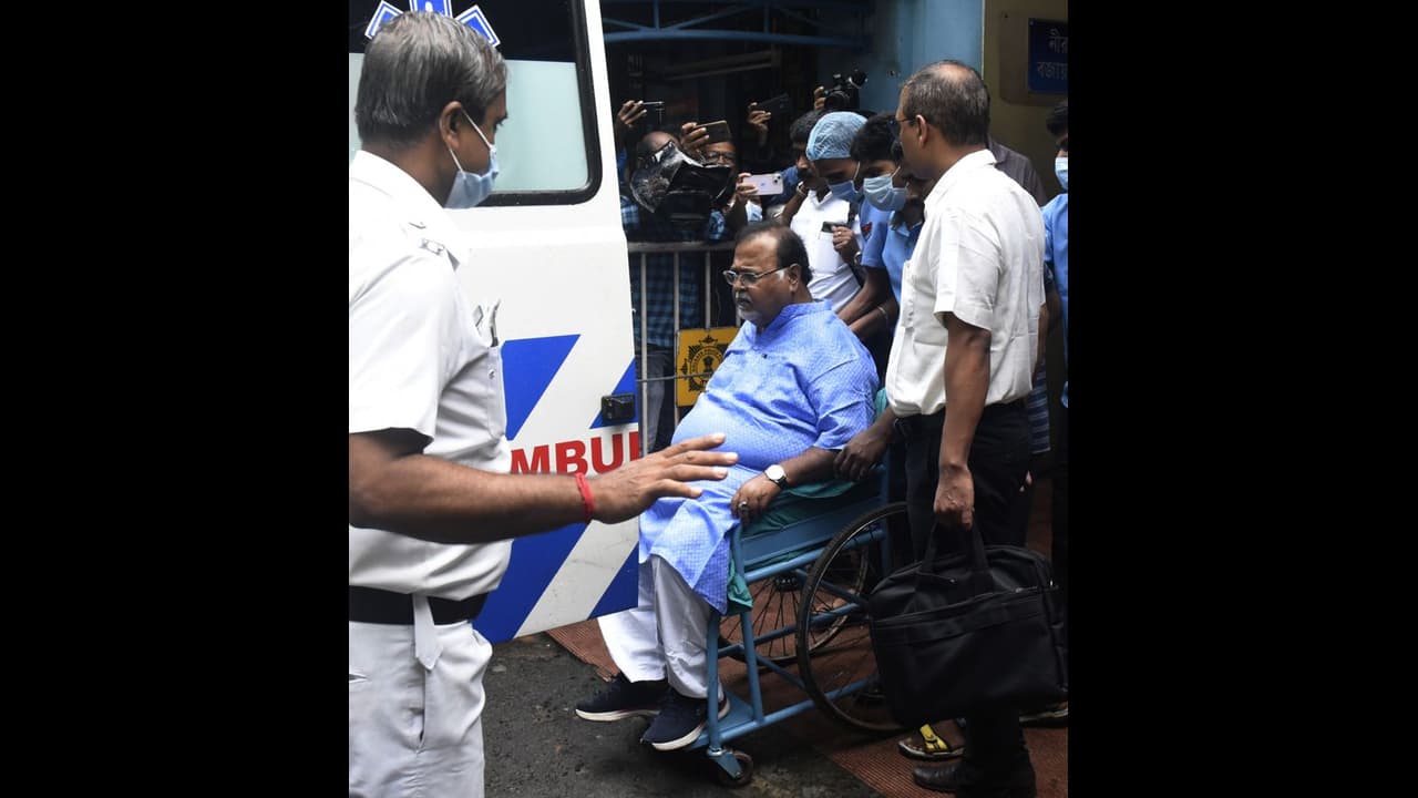 ভুবনেশ্বরে পৌঁছে গেলেন পার্থ চট্টোপাধ্যায়, মন্ত্রীর শারীরিক পরীক্ষা করতে তৈরি এইমস ভুবনেশ্বরে পৌঁছে গেলেন পার্থ চট্টোপাধ্যায়, মন্ত্রীর শারীরিক পরীক্ষা করতে তৈরি এইমস