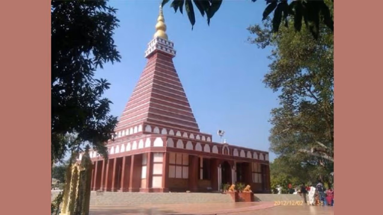 झारखंड का अनोखा मंदिर जहां एक हजार साल से सपरिवार विराजमान है महाकाल, नाग नागिन भी दर्शन के लिए आते हैं