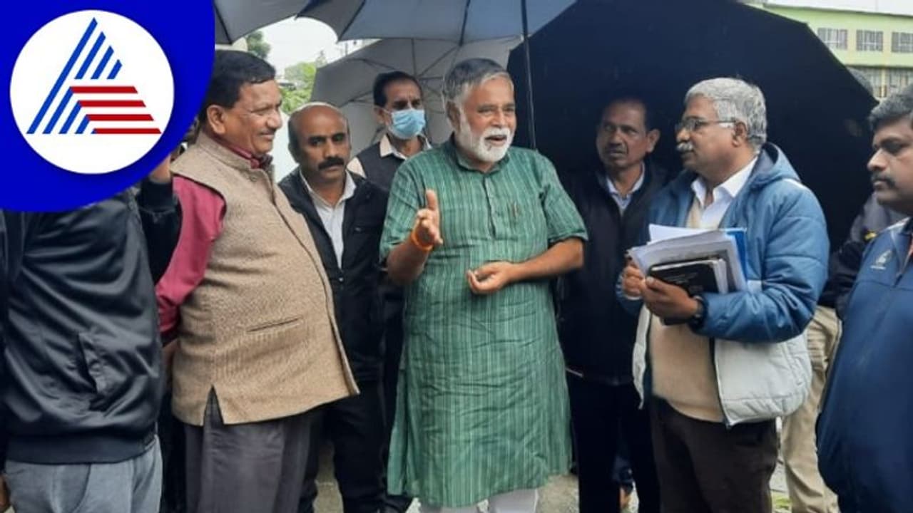 ಜಿಲ್ಲಾಡಳಿತ ಭವನ ತಡೆಗೋಡೆಗೆ ಮರಳು ಮೂಟೆ ಅಳವಡಿಕೆ ಬಳಿಕ ಲಘುವಾಹನ ಸಂಚಾರಕ್ಕೆ ಅವಕಾಶ