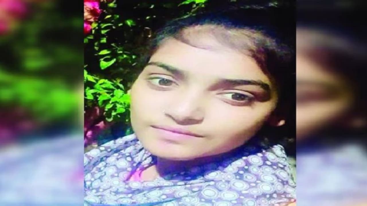 मैनपुरी: अचानक गिरने के बाद उठ नहीं पाई युवती, अग्निवीर बनने का सपना पूरा होने से पहले ही थमीं सांसें मैनपुरी: अचानक गिरने के बाद उठ नहीं पाई युवती, अग्निवीर बनने का सपना पूरा होने से पहले ही थमीं सांसें