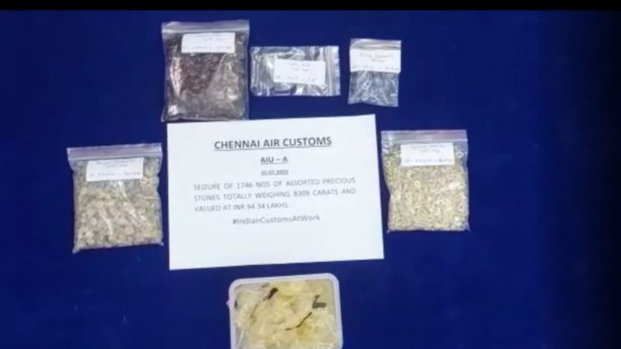 வயிற்றில் வைத்து ரத்தின கற்கள் கடத்தல்.. சென்னையில் சிக்கிய முக்கிய பிரமுகர்.. கசிந்த தகவல்.. வயிற்றில் வைத்து ரத்தின கற்கள் கடத்தல்.. சென்னையில் சிக்கிய முக்கிய பிரமுகர்.. கசிந்த தகவல்..