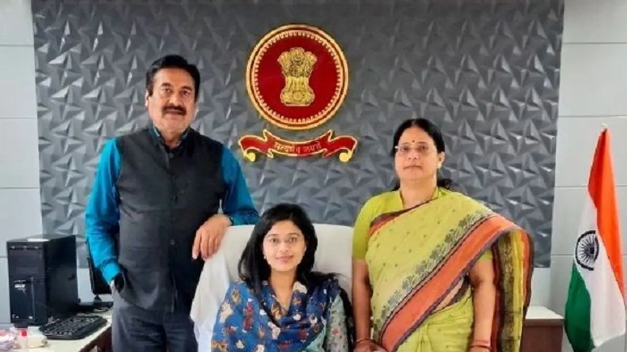 ಇಂಗ್ಲೀಷ್‌ ಜ್ಞಾನದ ಬಗ್ಗೆ ಟೀಕೆಗೊಳಗಾಗುತ್ತಿದ್ದ ಯುವತಿ ಈಗ ಐಎಎಸ್‌ ಅಧಿಕಾರಿ..!