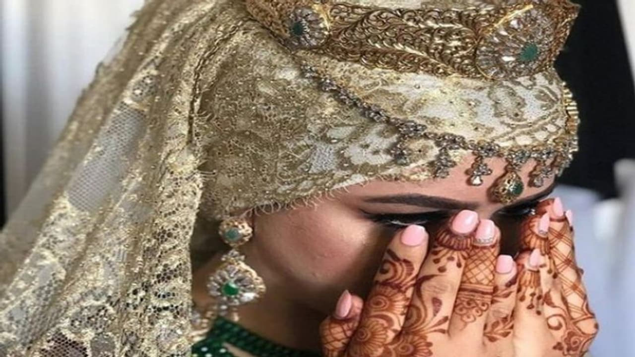 यहां शादी से पहले लड़कियों को बढ़ाना पड़ता है वजन, विरोध करने पर होती है पिटाई, वजह जान हैरान रह जाएंगे यहां शादी से पहले लड़कियों को बढ़ाना पड़ता है वजन, विरोध करने पर होती है पिटाई, वजह जान हैरान रह जाएंगे