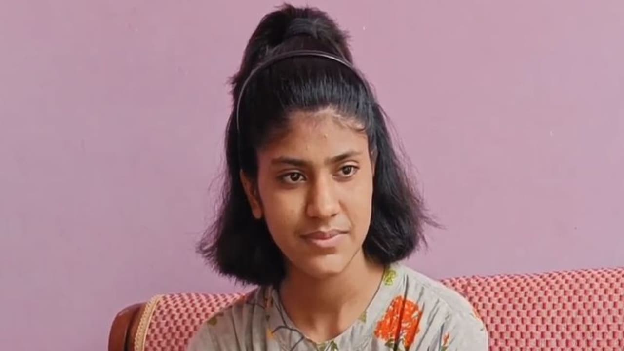 बेटी ने 10वीं में हासिल किए 500 में से 500 नंबर, फिर भी चिंता में पड़ीं मां, सीएम को करनी पड़ी बात, जानिए वजह बेटी ने 10वीं में हासिल किए 500 में से 500 नंबर, फिर भी चिंता में पड़ीं मां, सीएम को करनी पड़ी बात, जानिए वजह