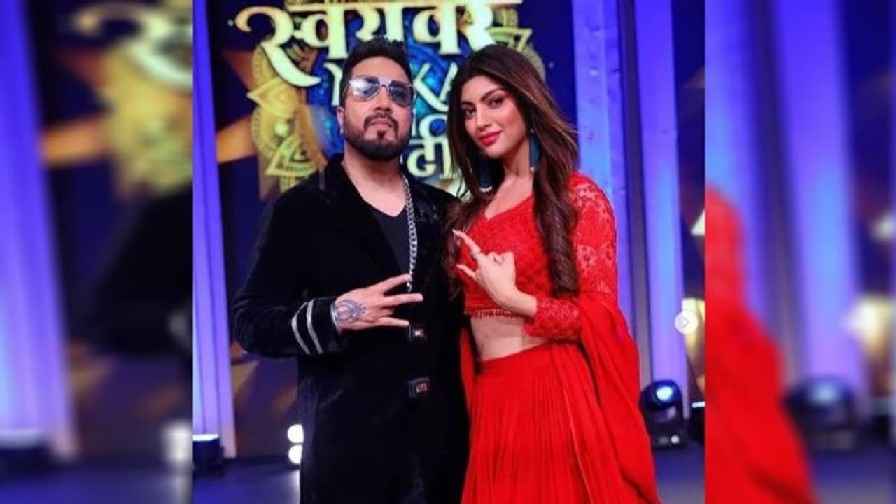 আকাঙ্খাকেই নিজের জীবনসঙ্গিনী হিসেবে বেছে নিলেন মিকা, রইলো মেহেন্দি ও সংগীতের ছবি আকাঙ্খাকেই নিজের জীবনসঙ্গিনী হিসেবে বেছে নিলেন মিকা, রইলো মেহেন্দি ও সংগীতের ছবি