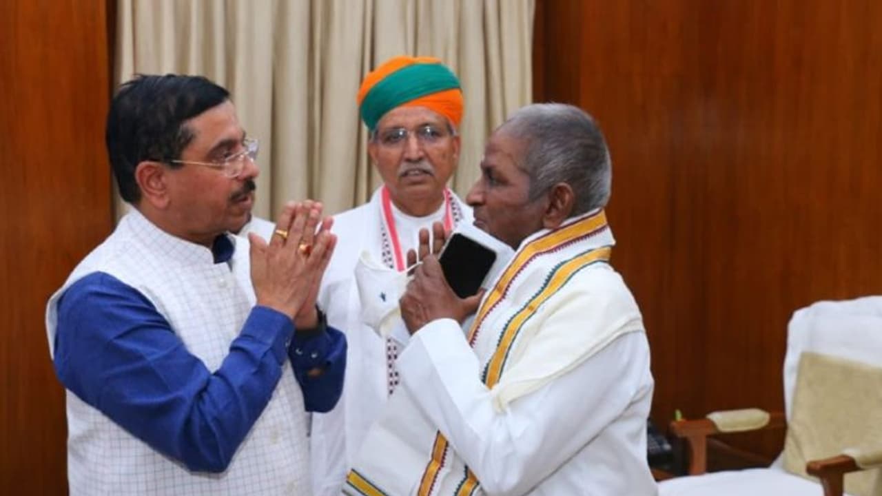 ಸಂಗೀತ ಮಾಂತ್ರಿಕನನ್ನು ರಾಜ್ಯಸಭೆಗೆ ಸ್ವಾಗತಿಸಿದ ಕೇಂದ್ರ ಸಚಿವ ಜೋಶಿ