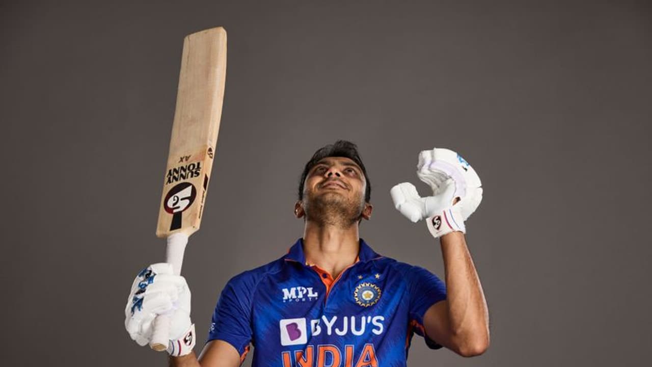 ധോണി സ്റ്റൈല് ഫിനിഷിംഗ് മാത്രമല്ല, ധോണിയെയും പിന്നിലാക്കി അക്സറിന്റെ സിക്സര് ധോണി സ്റ്റൈല് ഫിനിഷിംഗ് മാത്രമല്ല, ധോണിയെയും പിന്നിലാക്കി അക്സറിന്റെ സിക്സര്