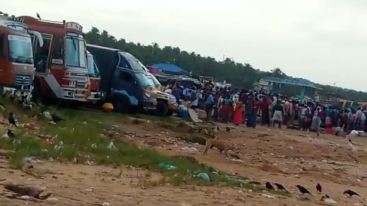 രാസവസ്തുക്കള് ചേര്ത്ത് മീന് വില്പ്പന; പൂവാർ പള്ളത്തെ അനധികൃത ചന്ത അടച്ചുപൂട്ടാൻ വീണ്ടും ഉത്തരവ് രാസവസ്തുക്കള് ചേര്ത്ത് മീന് വില്പ്പന; പൂവാർ പള്ളത്തെ അനധികൃത ചന്ത അടച്ചുപൂട്ടാൻ വീണ്ടും ഉത്തരവ്