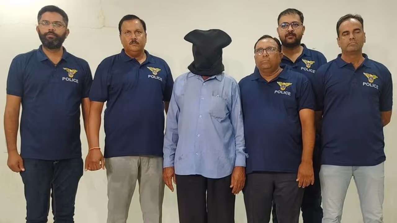 ചവറ്റുകൂനയില് മൃതദേഹഭാഗങ്ങള്, പിടിയിലായത് മുന് പൊലീസുകാരന്, ഞെട്ടിക്കുന്ന കഥ! ചവറ്റുകൂനയില് മൃതദേഹഭാഗങ്ങള്, പിടിയിലായത് മുന് പൊലീസുകാരന്, ഞെട്ടിക്കുന്ന കഥ!