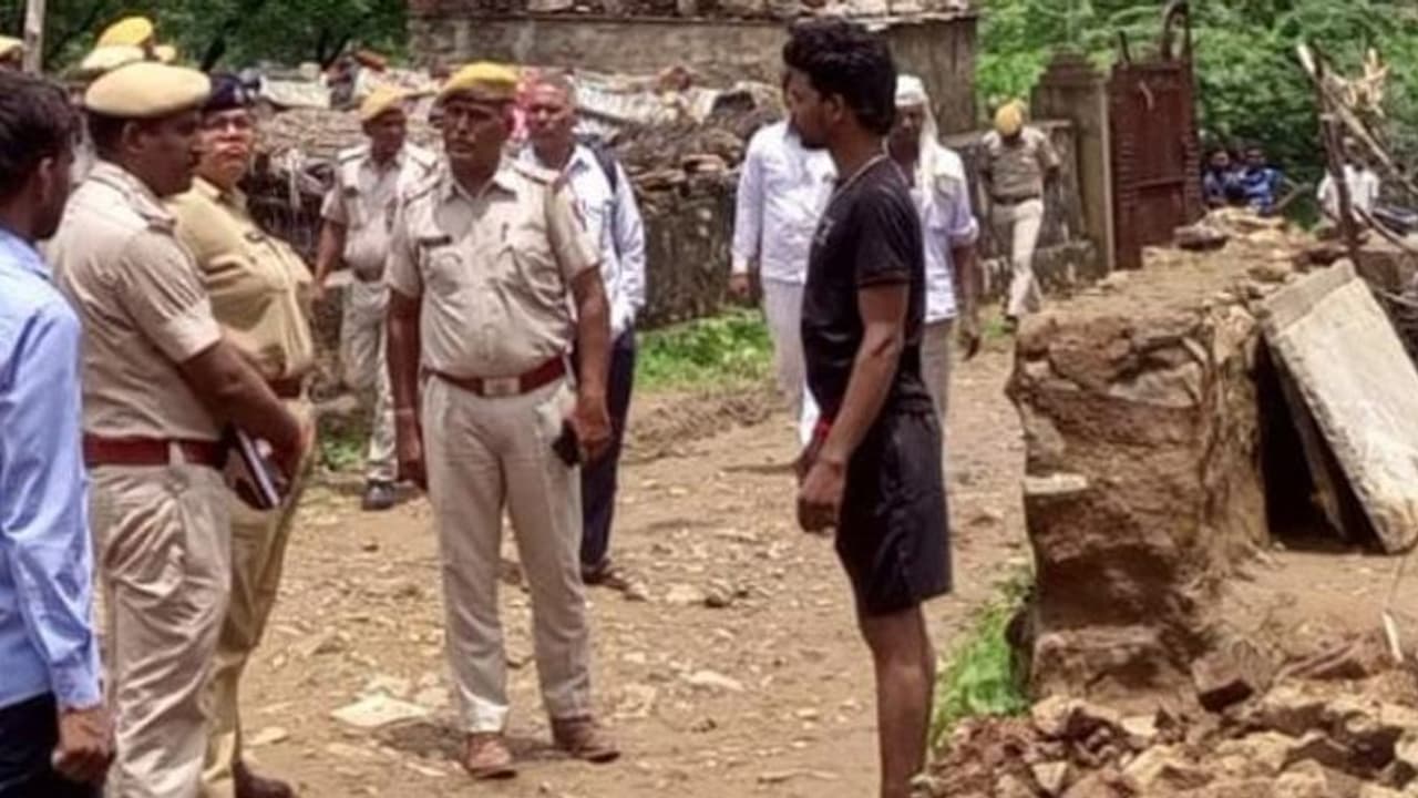  राजस्थान में कहर बनकर बरसी बारिश: भरभराकर गिरा मकान और नीचे आ गया पूरा परिवार...मिट्टी में दबी थीं लाशें