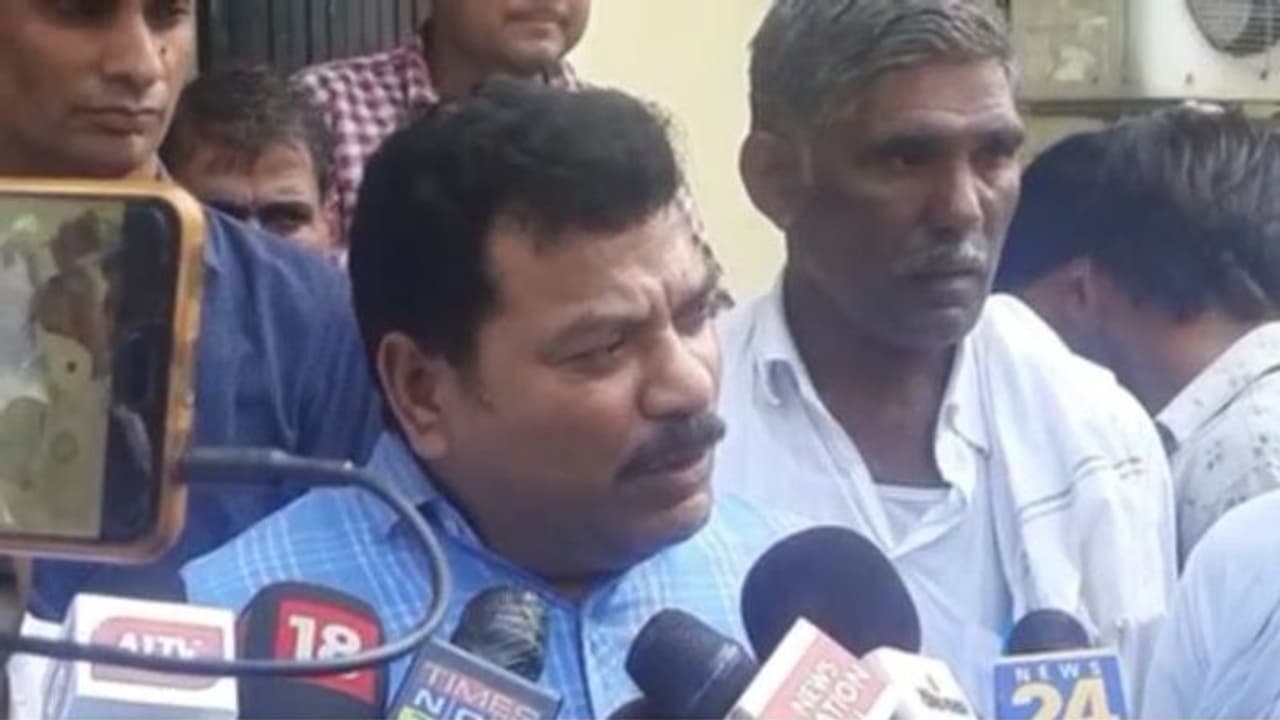 जयपुर की चाकसू पुलिस का कारनामा, कब्जे में लिए मवेशियों में 1 बकरा बेच दिया, विधायक की जनसुनवाई में हुआ खुलासा जयपुर की चाकसू पुलिस का कारनामा, कब्जे में लिए मवेशियों में 1 बकरा बेच दिया, विधायक की जनसुनवाई में हुआ खुलासा