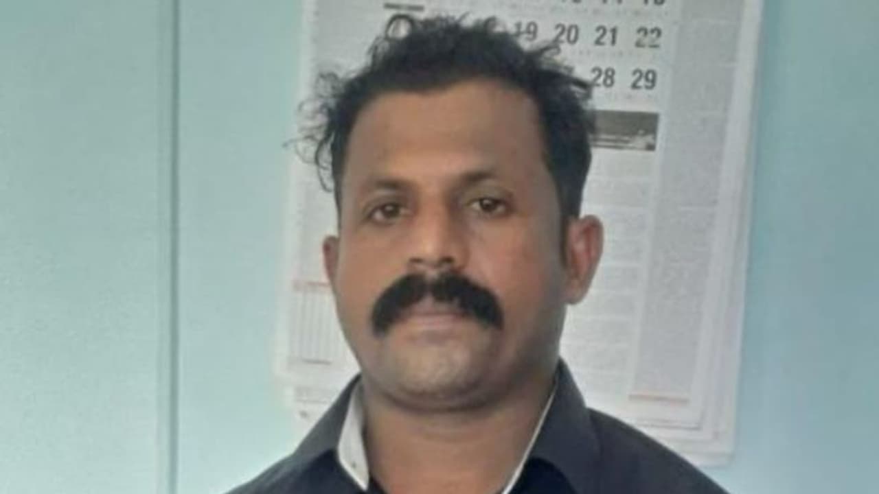 മൊബൈലില്ല, സ്ഥിരമായി ഒരിടത്തും താമസിക്കില്ല; സംസ്ഥാനത്ത് പറന്ന് നടന്ന കള്ളൻ ഒടുവിൽ പിടിയിൽ മൊബൈലില്ല, സ്ഥിരമായി ഒരിടത്തും താമസിക്കില്ല; സംസ്ഥാനത്ത് പറന്ന് നടന്ന കള്ളൻ ഒടുവിൽ പിടിയിൽ