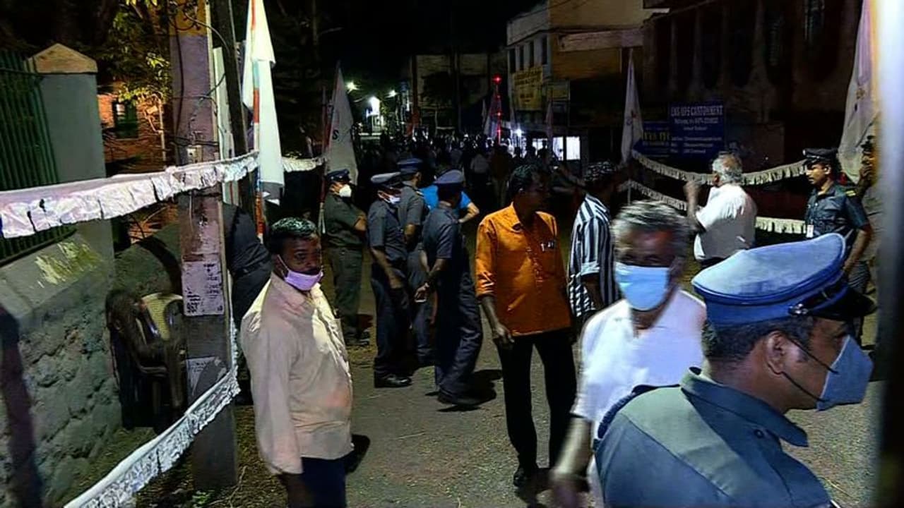 സിഎസ്ഐ ആസ്ഥാനത്ത് സംഘർഷം; പരിശോധന അവസാനിപ്പിച്ച് ഇഡി സംഘം മടങ്ങി; ബിഷപ്പ് യുകെയിലേക്ക് പോകും സിഎസ്ഐ ആസ്ഥാനത്ത് സംഘർഷം; പരിശോധന അവസാനിപ്പിച്ച് ഇഡി സംഘം മടങ്ങി; ബിഷപ്പ് യുകെയിലേക്ക് പോകും