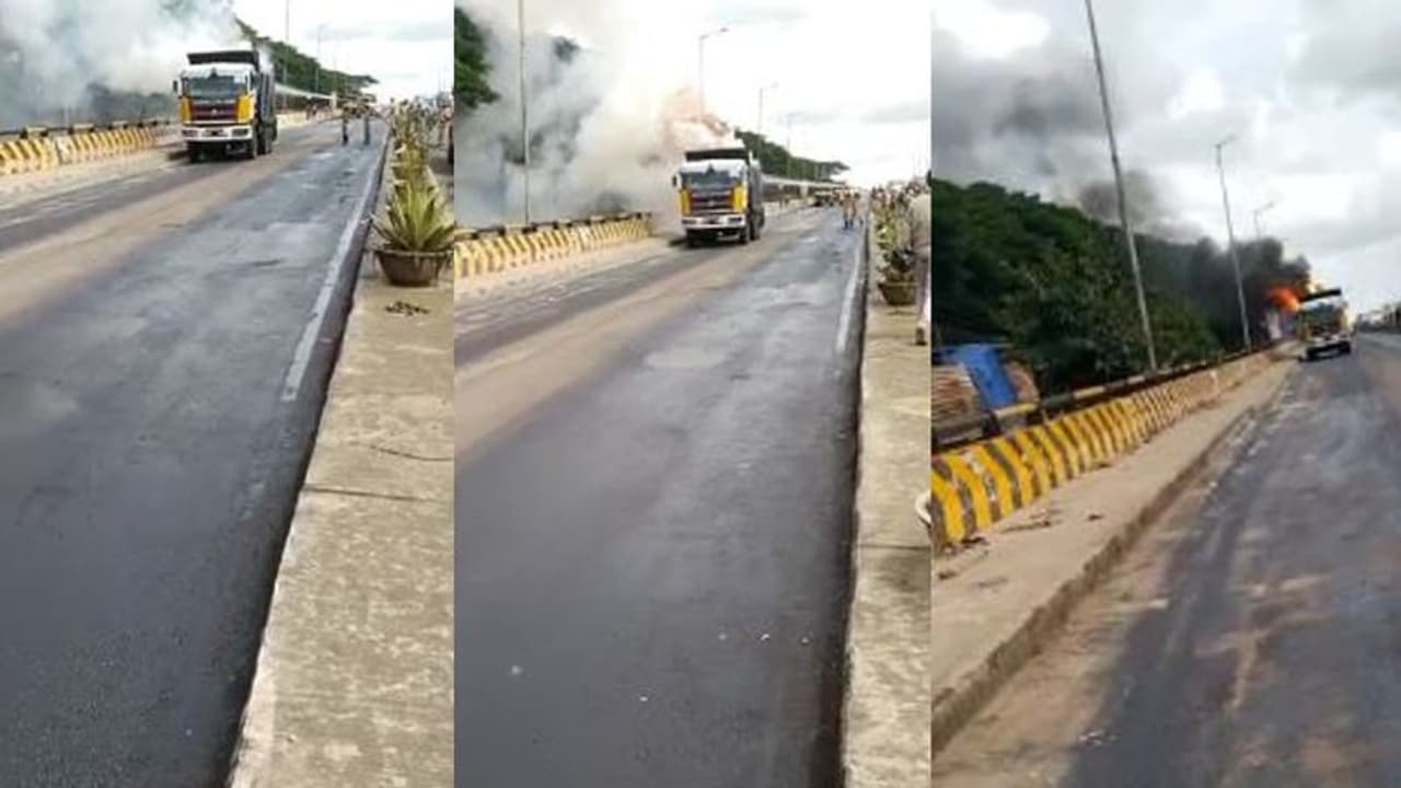 ಬೆಂಗಳೂರು: ಡಾಂಬರ್ ಕೆಲಸದ ವೇಳೆ ಟಿಪ್ಪರ್ ಲಾರಿಗೆ ಆಕಸ್ಮಿಕ ಬೆಂಕಿ ಬೆಂಗಳೂರು: ಡಾಂಬರ್ ಕೆಲಸದ ವೇಳೆ ಟಿಪ್ಪರ್ ಲಾರಿಗೆ ಆಕಸ್ಮಿಕ ಬೆಂಕಿ